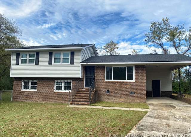 Property at 1102 Carloway Pl, Fayetteville, NC 28304, 3 beds, 2 baths