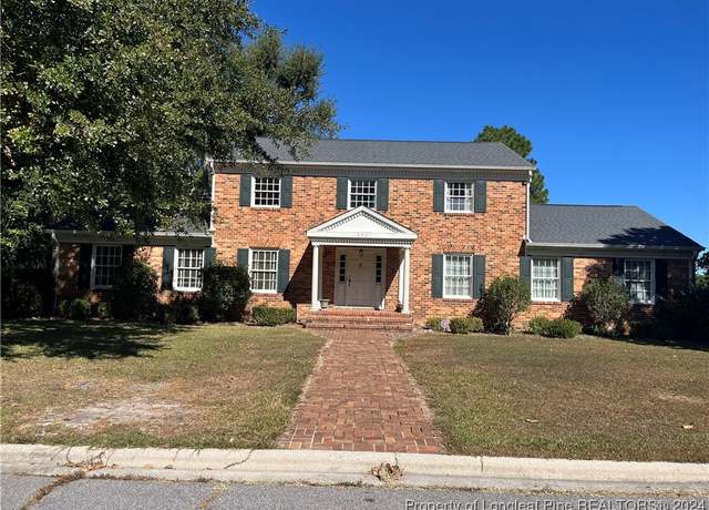 Property at 402 W 34th St, Lumberton, NC 28358, 4 beds, 4.5 baths
