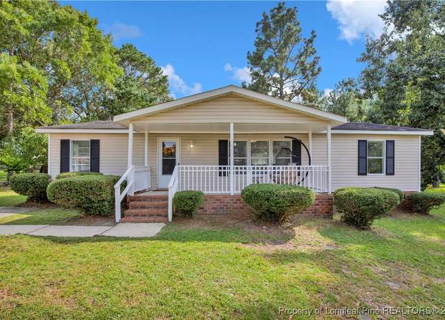 Property at 2207 Keen Ct, Raeford, NC 28376, 3 beds, 2 baths
