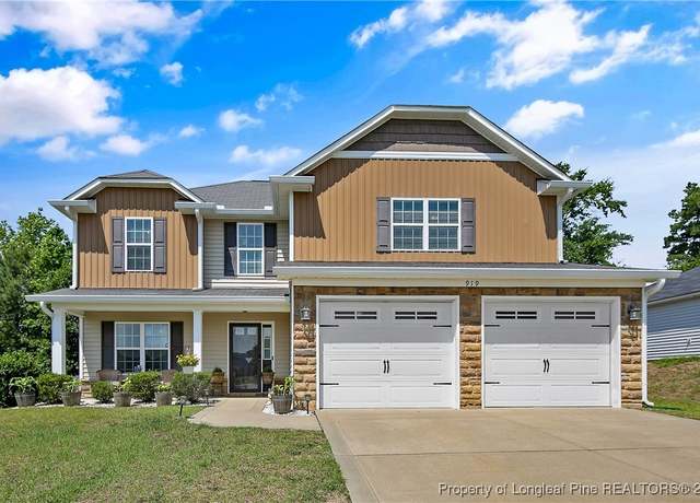 Property at 919 Screech Owl Dr, Hope Mills, NC 28348, 4 beds, 2.5 baths