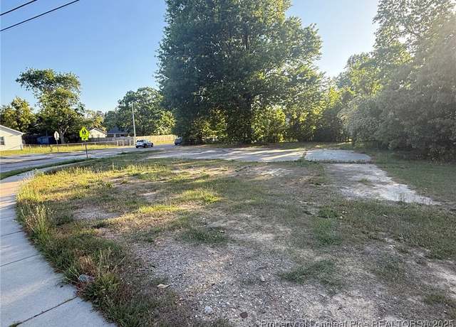 Property at 562 Glensford Dr, Fayetteville, NC 28314