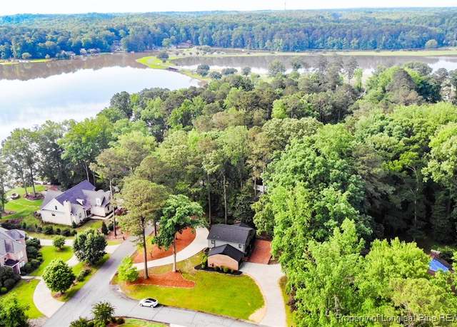 Property at 225 Lakeview Dr, Sanford, NC 27332, 3 beds, 2.5 baths