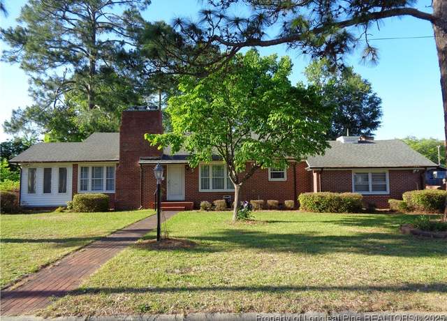 Property at 410 W 26 St, Lumberton, NC 28358, 3 beds, 1.5 baths