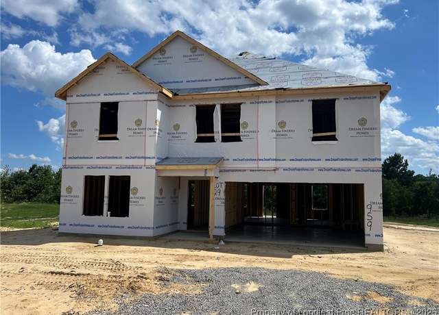 Property at 959 Sapphire Stone Ln, Hope Mills, NC 28348, 5 beds, 2.5 baths