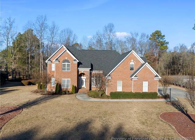 Property at 6305 Touchstone Dr, Fayetteville, NC 28311, 4 beds, 3.5 baths