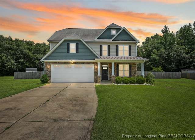 Property at 805 Pittsford Pl, Hope Mills, NC 28348, 3 beds, 2.5 baths