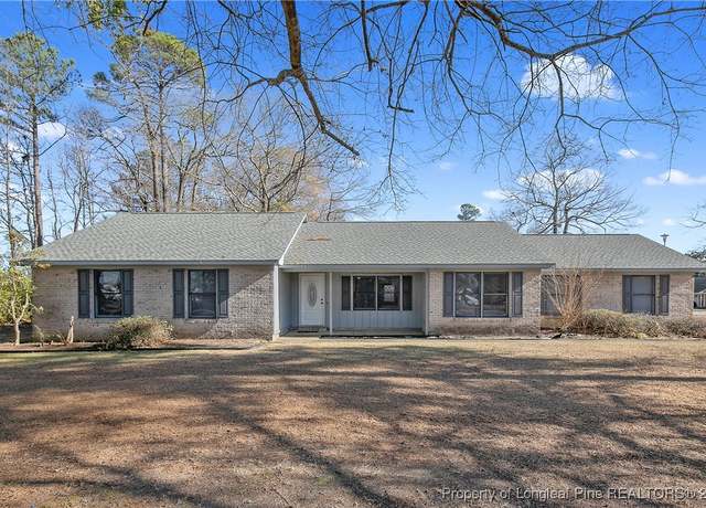Property at 303 Woodberry Cir, Raeford, NC 28376, 3 beds, 2 baths