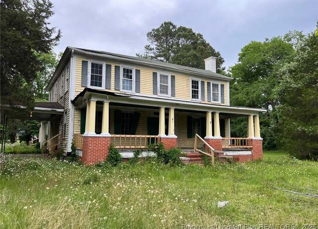 Property at 1310 W Church St, Laurinburg, NC 28352, 4 beds, 3.5 baths