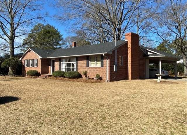 Property at 700 W 20th St W, Lumberton, NC 28358, 3 beds, 2 baths