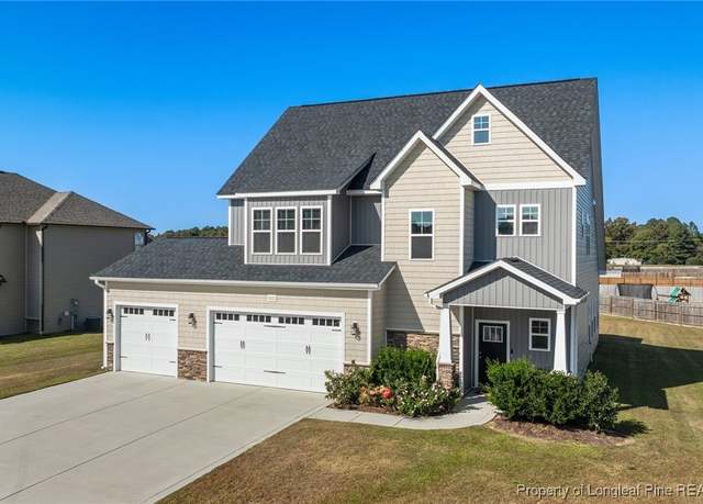 Property at 5221 Thruway Rd, Hope Mills, NC 28348, 4 beds, 3.5 baths
