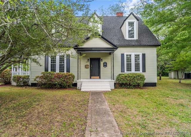 Property at 301 W Central St, Maxton, NC 28364, 5 beds, 2 baths