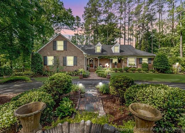 Property at 1409 Brentwood Pl, Sanford, NC 27330, 5 beds, 3.5 baths