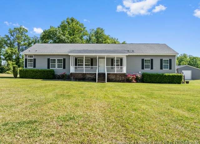 Property at 450 Lyman Rd, Salemburg, NC 28385, 4 beds, 3 baths