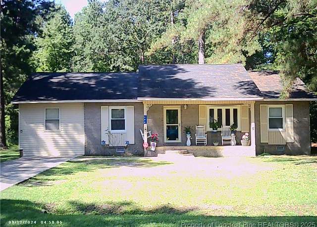 Property at 406 Mundy St, Maxton, NC 28364, 2 beds, 1.5 baths