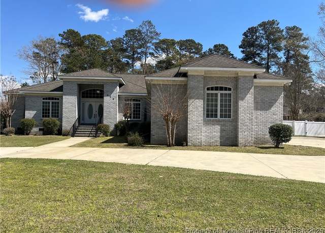 Property at 310 Londonderry Dr, Lumberton, NC 28358, 4 beds, 5 baths