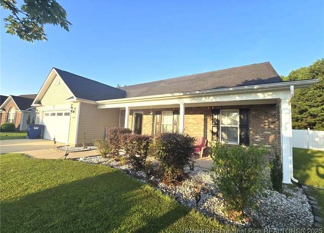 Property at 318 Collinwood Dr, Raeford, NC 28376, 4 beds, 3 baths
