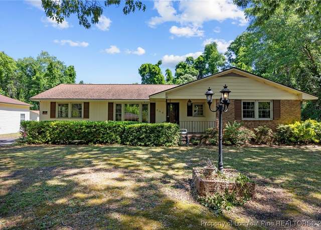Property at 206 W Rockingham Rd, Maxton, NC 28364, 3 beds, 2 baths