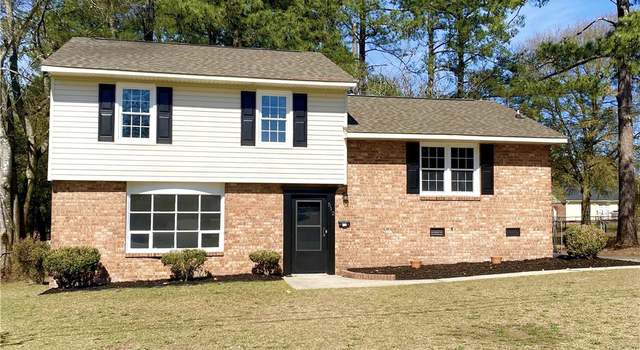 Photo of 512 Waterbury Dr, Fayetteville, NC 28311