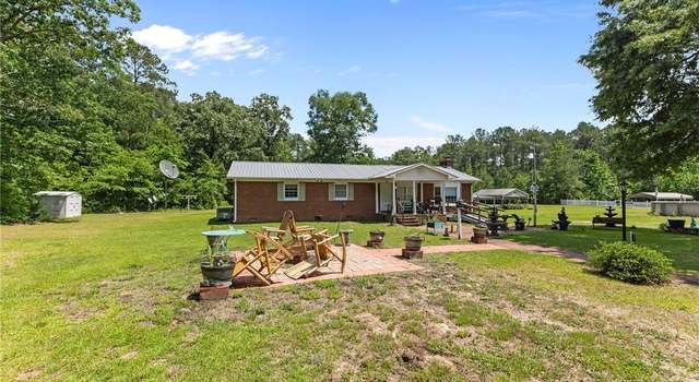 Photo of 231 Dogwood Dr, Lumber Bridge, NC 28371