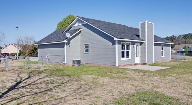 Photo of 127 Colton Dr, Spring Lake, NC 28390