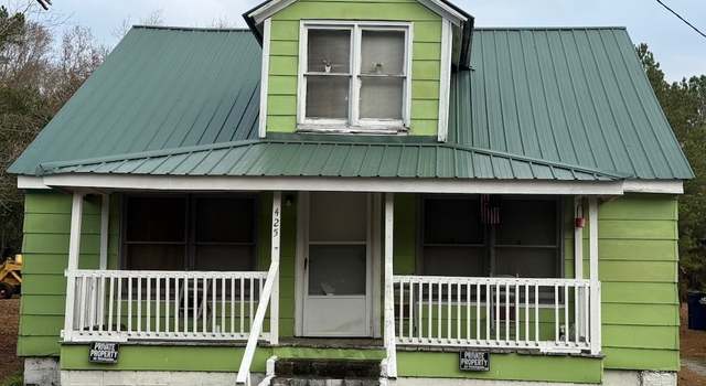 Photo of 425 Stevens St, Raeford, NC 28376