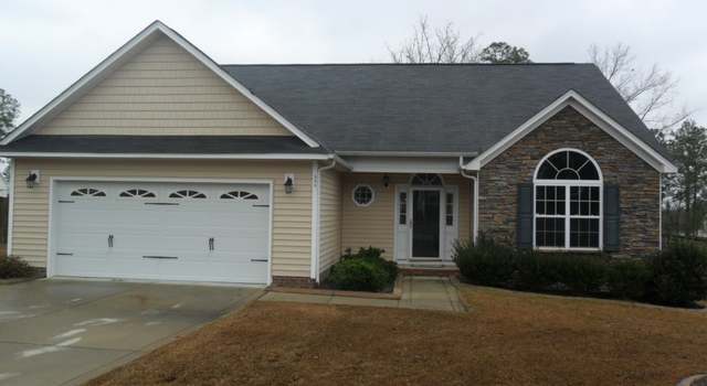 Photo of 321 Crescent Dr, Raeford, NC 28376