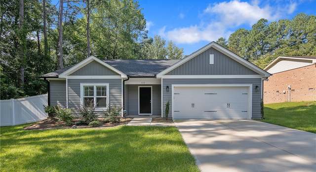 Photo of 409 Nottingham Dr, Fayetteville, NC 28311