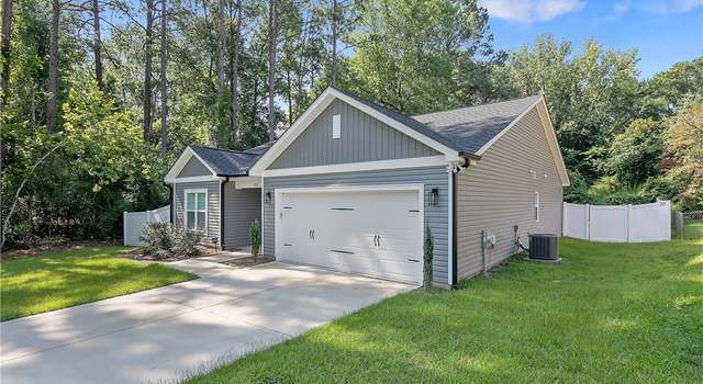 Photo of 409 Nottingham Dr, Fayetteville, NC 28311