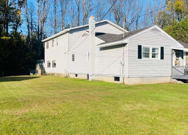 Property at 6 Deepdale Rd, Plattsburgh, NY 12901, 7 beds, 2.5 baths