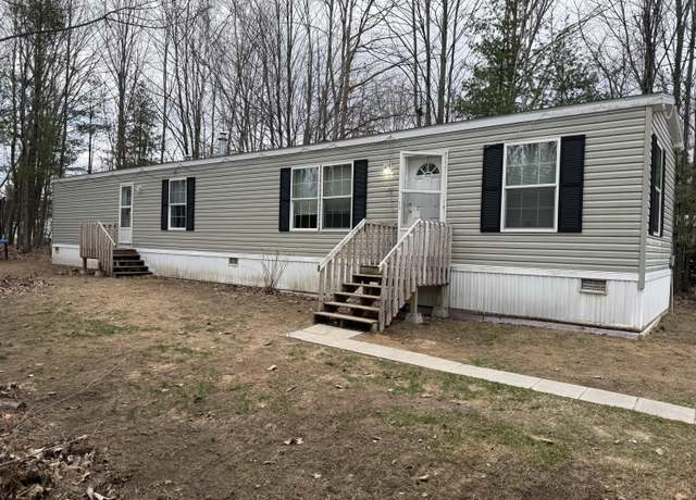 Property at 18 Spaulding Dr, Plattsburgh, NY 12901, 3 beds, 1 bath