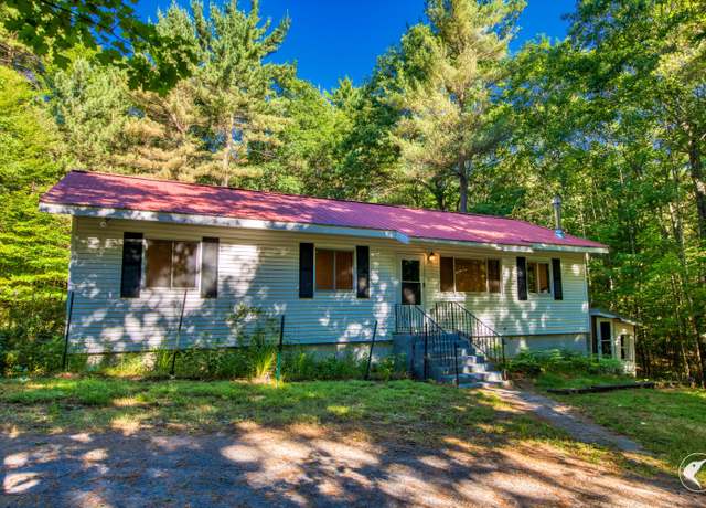 Property at 55 Dogwood St, Jay, NY 12941, 4 beds, 1.5 baths