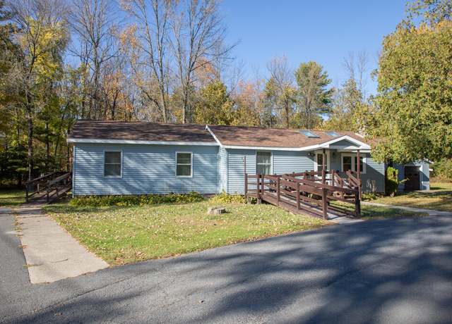 Property at 665 Point Rd, Willsboro, NY 12996, 4 beds, 2 baths