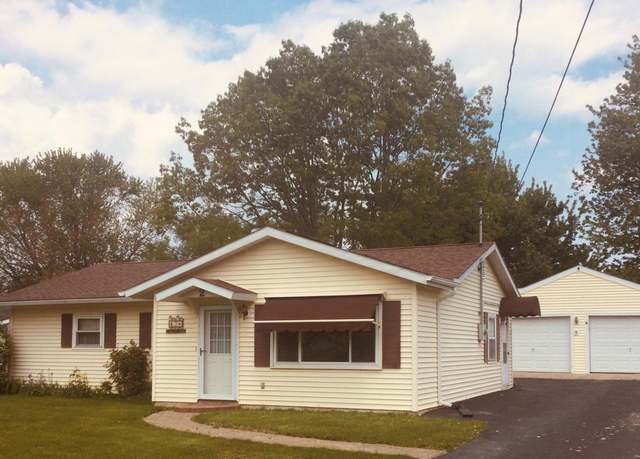 Property at 2 Genesee Ln, Plattsburgh, NY 12901, 3 beds, 1 bath