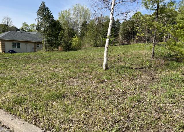 Property at 8 Jerry Dr, Plattsburgh, NY 12901