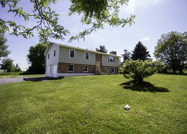 Property at 12 Roxie Ln, Morrisonville, NY 12962, 3 beds, 2.5 baths