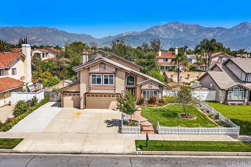 Yハウス 979 W 14th St, Upland, CA 91786 | Redfin