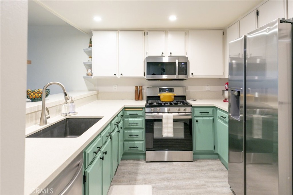 24837 Apple St Unit B, Newhall, CA 91321 | For Sale