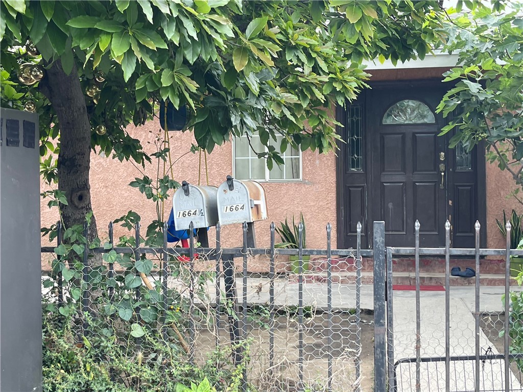 1664 E 59th St, Los Angeles, CA 90001 | MLS# RS24119076 | Redfin