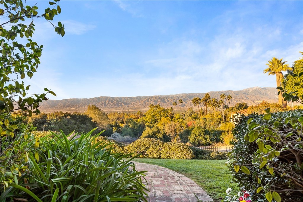 203 W Sunset Dr, Redlands, CA 92373 MLS EV22249140 Redfin