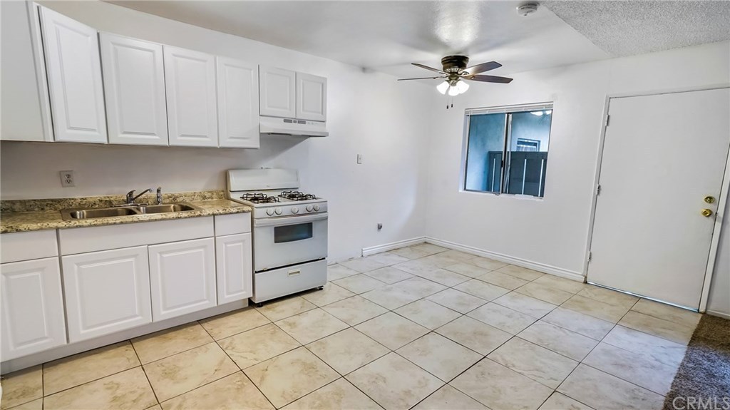 3265 Santa Fe Ave