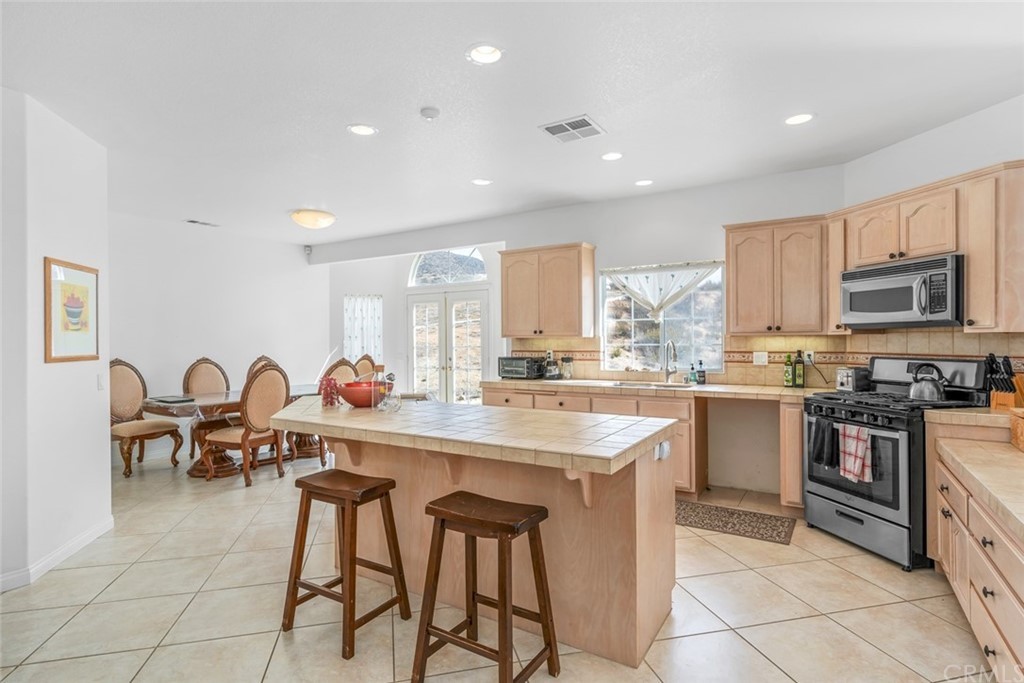 33251 Bent Dr, Temecula, CA 92592 | MLS# CV21236171 | Redfin