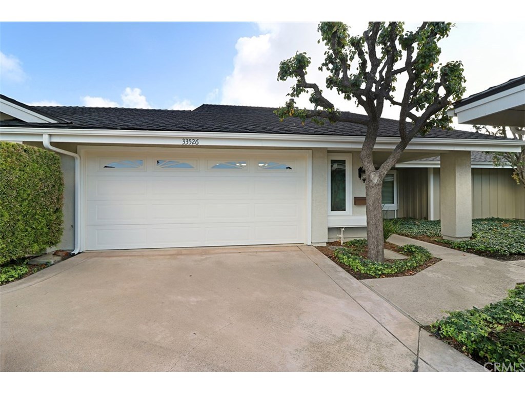 https://ssl.cdn-redfin.com/photo/45/bigphoto/234/OC17013234_0.jpg
