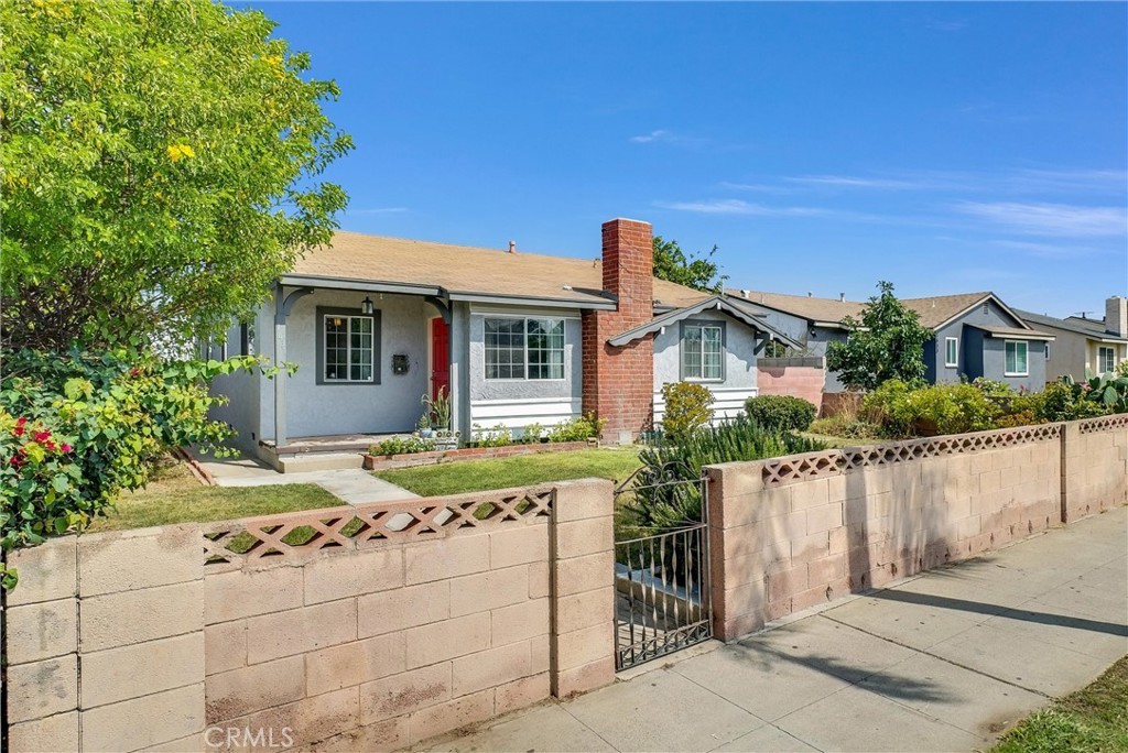 1637 W Mcfadden Ave, Santa Ana, CA 92704 | MLS# OC23177280 | Redfin