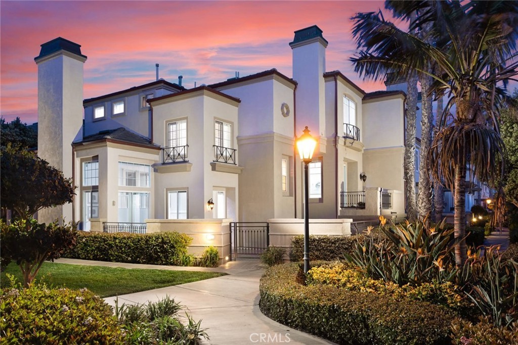 Mimaページ 19407 Surfset Dr, Huntington Beach, CA 92648 | Redfin