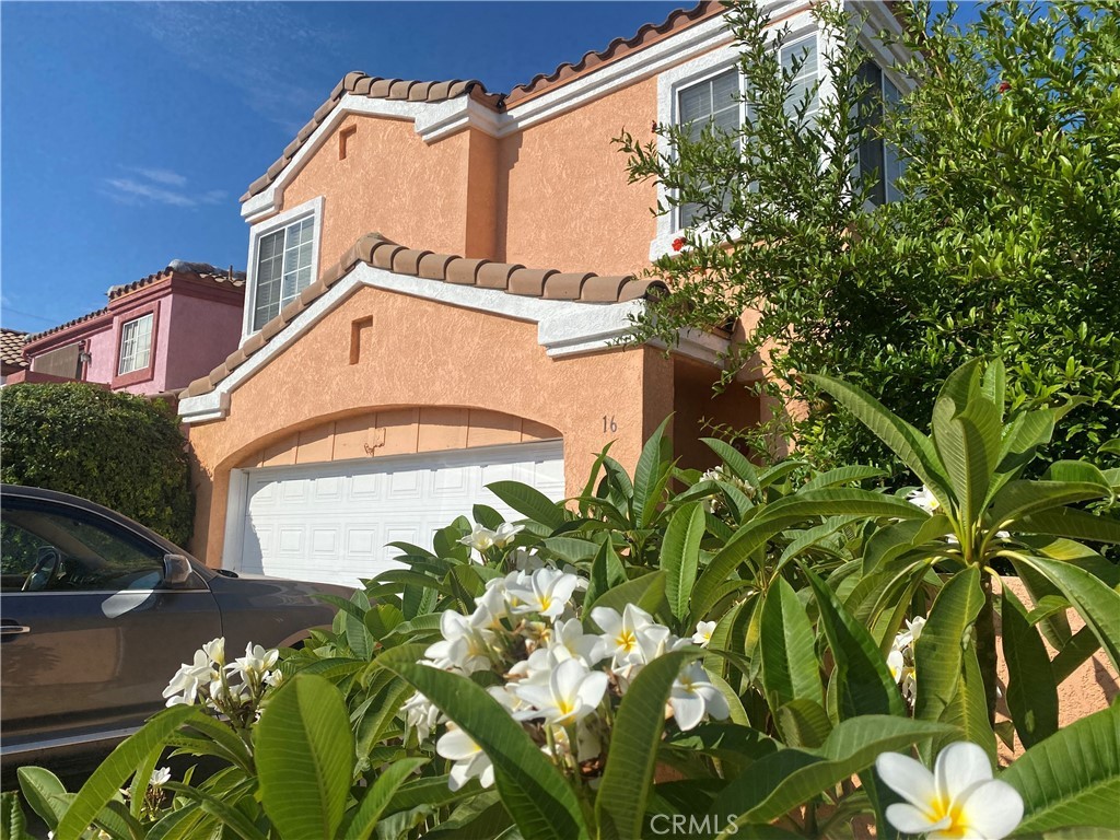 14300 Terra Bella St 16, Panorama City, CA 91402 MLS SR23152321