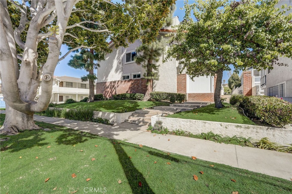 710 N Guadalupe Ave #2, Redondo Beach, CA 90277 | MLS# SB23193401 | Redfin