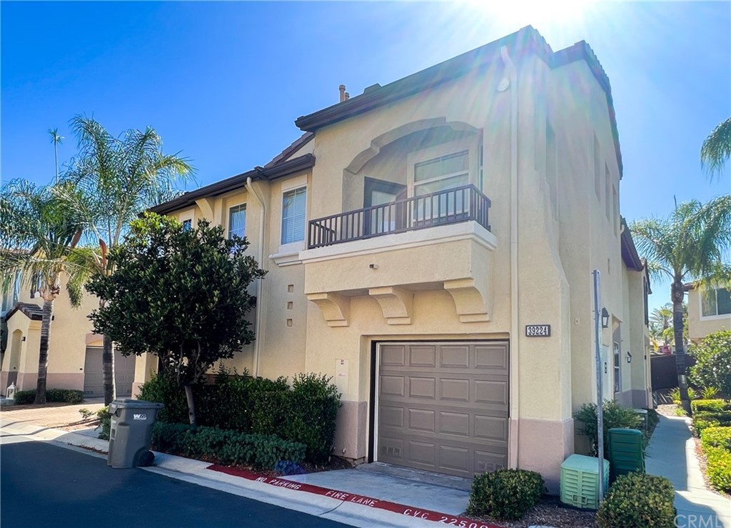 https://ssl.cdn-redfin.com/photo/45/bigphoto/456/SW22125456_0.jpg
