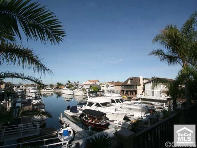 16711 EDGEWATER Ln, Huntington Beach, CA 92649