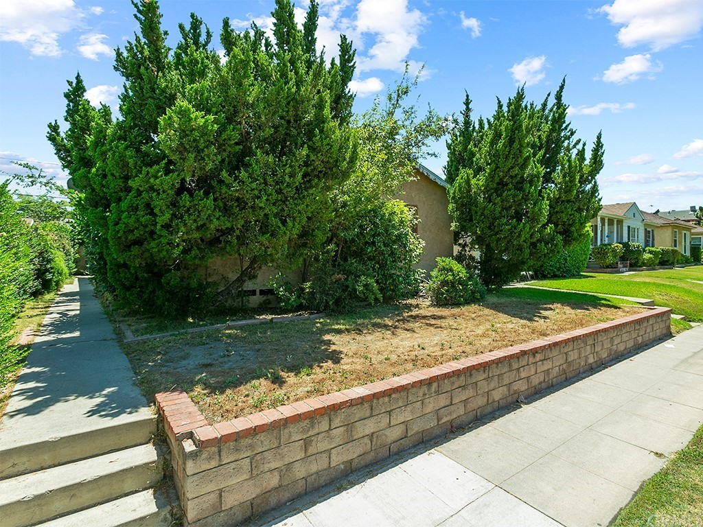 1206 W Victory Blvd, Burbank, CA 91506  MLS# BB22160478  Redfin