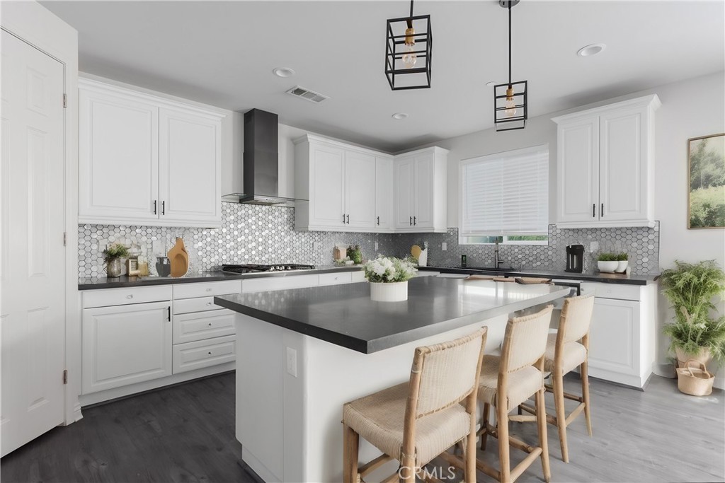 The New es/ Today / The Visit 7‪”‬ 11260 Vista Way, Corona, CA 92883 | Redfin